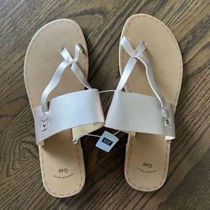 *Brand new* Gap gold sandals